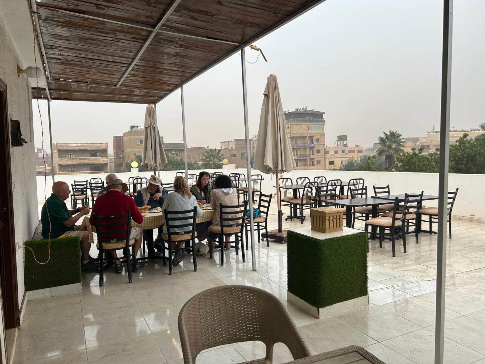Matto Pyramids Inn Kafret el-Gabal Exterior foto